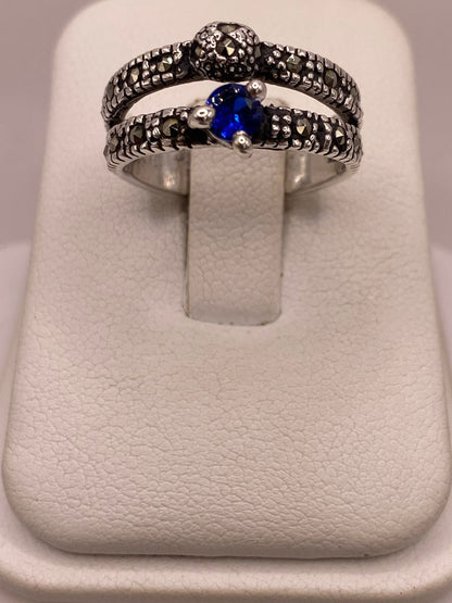 Anillo Vintage Doble Banda con Zirconia Azul y Marquesitas en Plata Ley 925, vista frontal