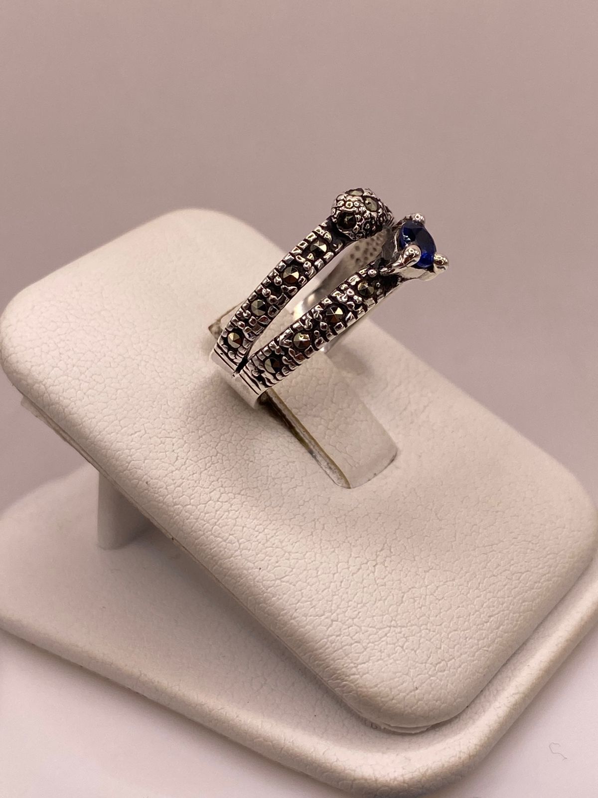 Anillo Vintage Doble Banda con Zirconia Azul y Marquesitas en Plata Ley 925