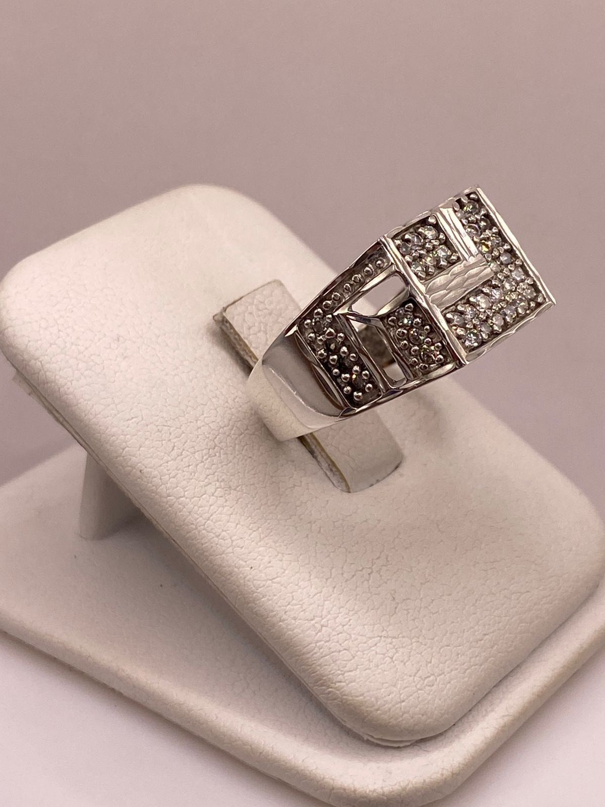 Anillo Vintage Elegante con Zirconias Brillantes en Plata Ley 925