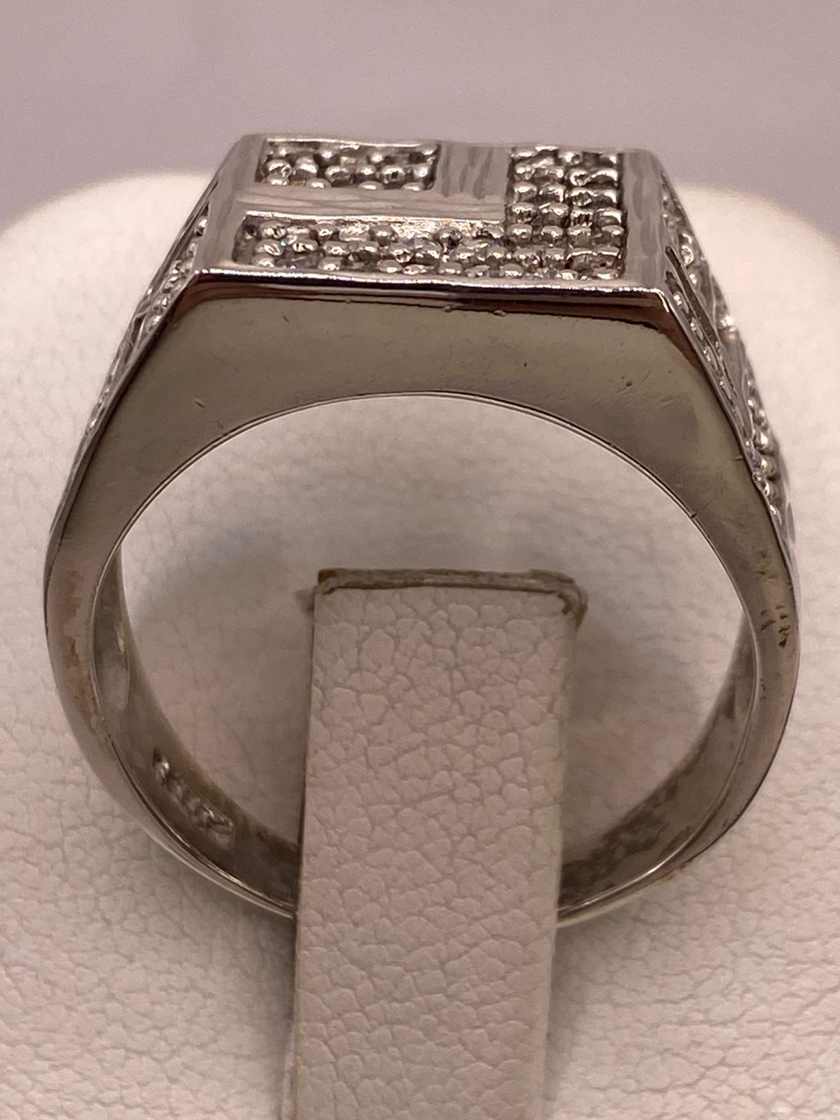 Anillo Vintage Elegante con Zirconias Brillantes en Plata Ley 925