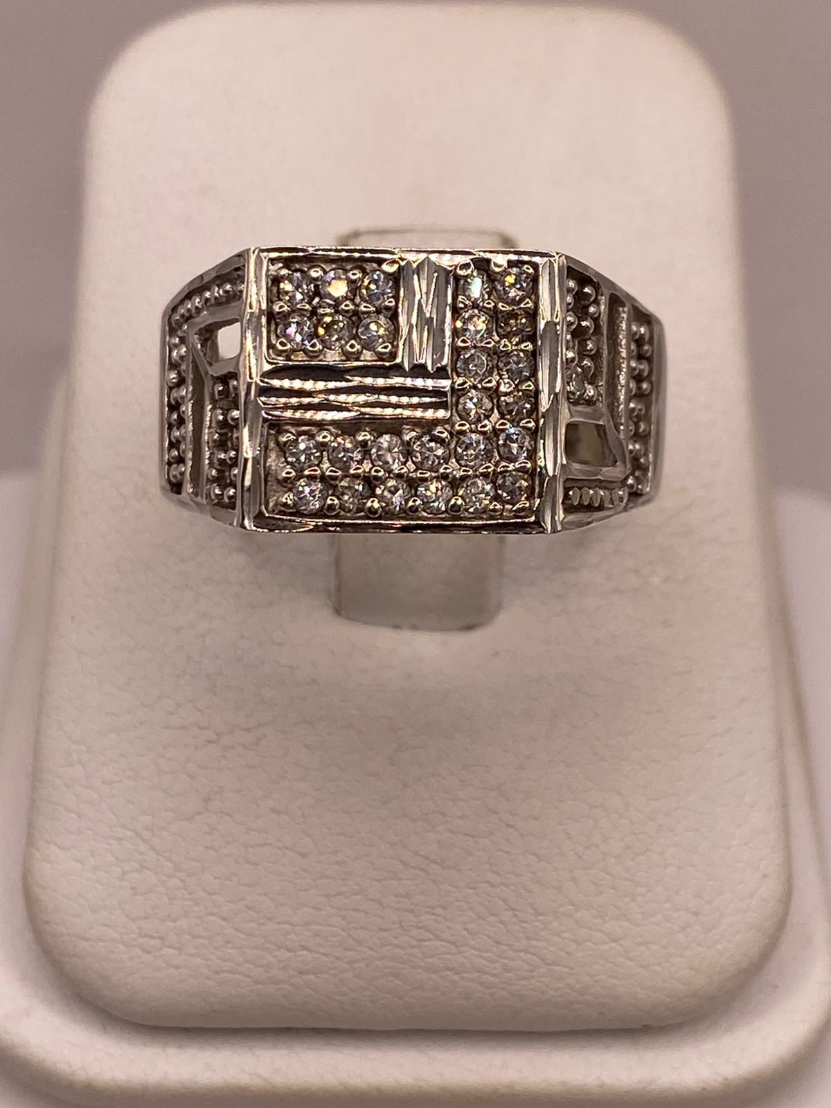 Anillo Vintage Elegante con Zirconias Brillantes en Plata Ley 925