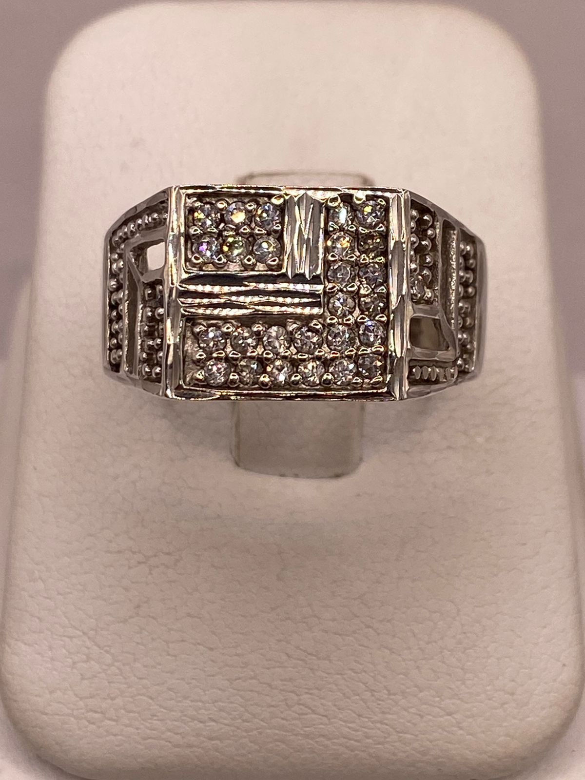 Anillo Vintage Elegante con Zirconias Brillantes en Plata Ley 925