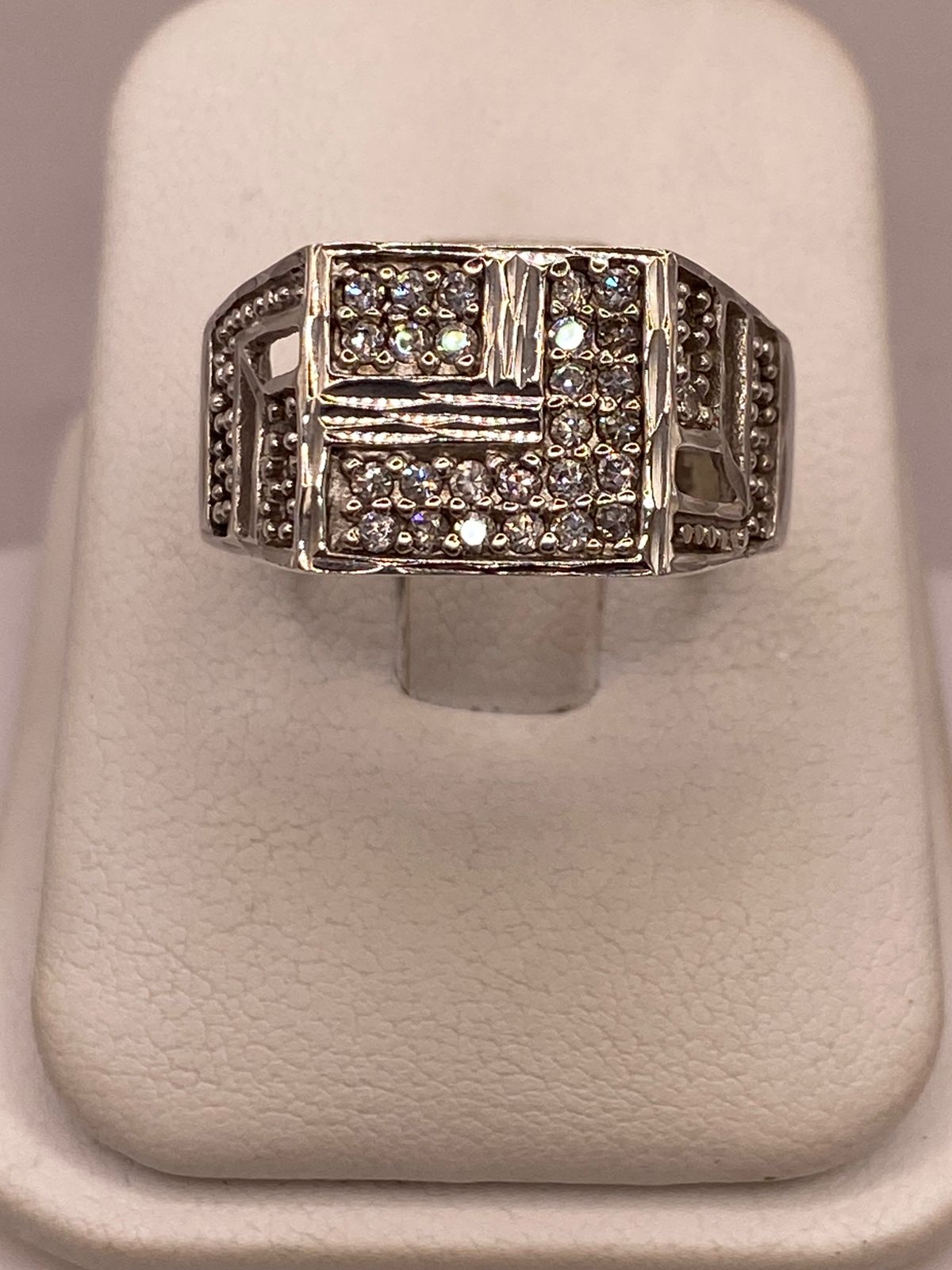 Anillo Vintage Elegante con Zirconias Brillantes en Plata Ley 925