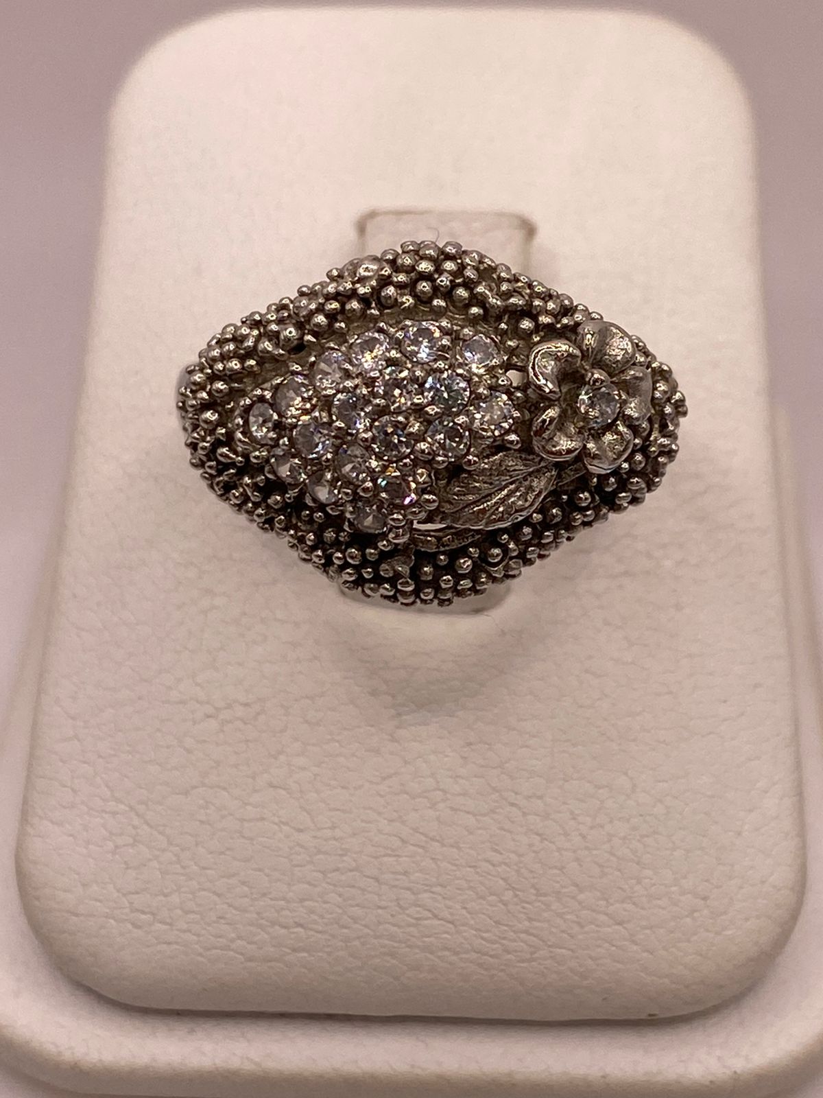 Anillo Vintage Floral con Zirconias en Plata Ley 925
