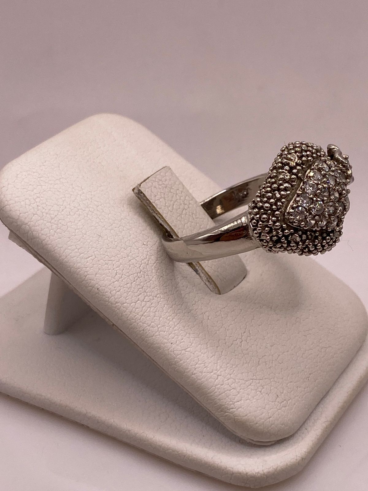 Anillo Vintage Floral con Zirconias en Plata Ley 925