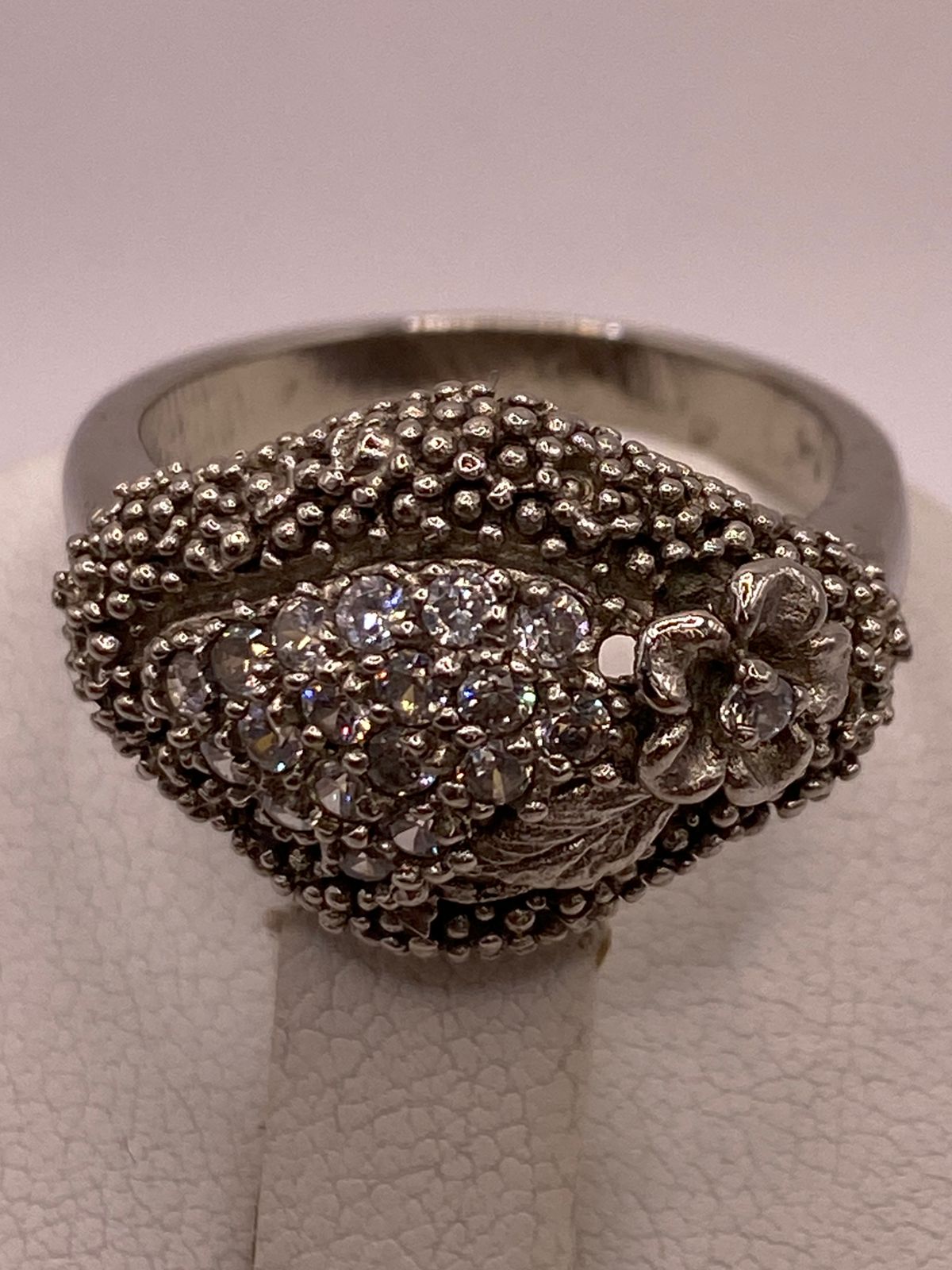 Anillo Vintage Floral con Zirconias en Plata Ley 925