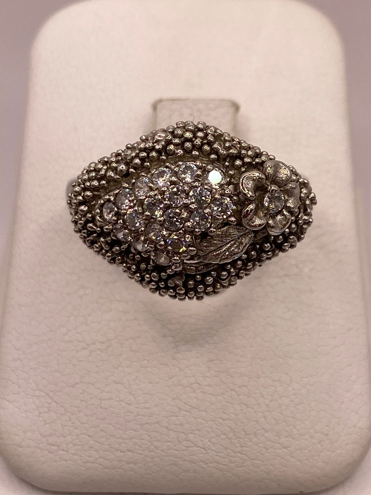 Anillo Vintage Floral con Zirconias en Plata Ley 925
