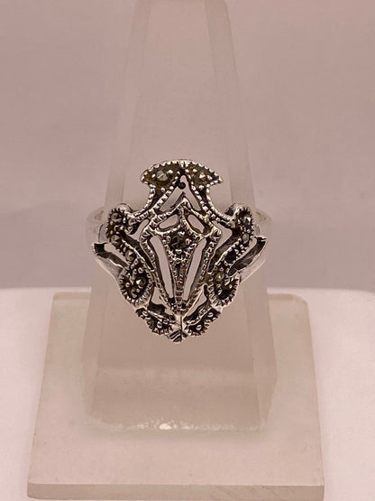Anillo Vintage con Marquesitas en Plata Ley 925, vista lateral