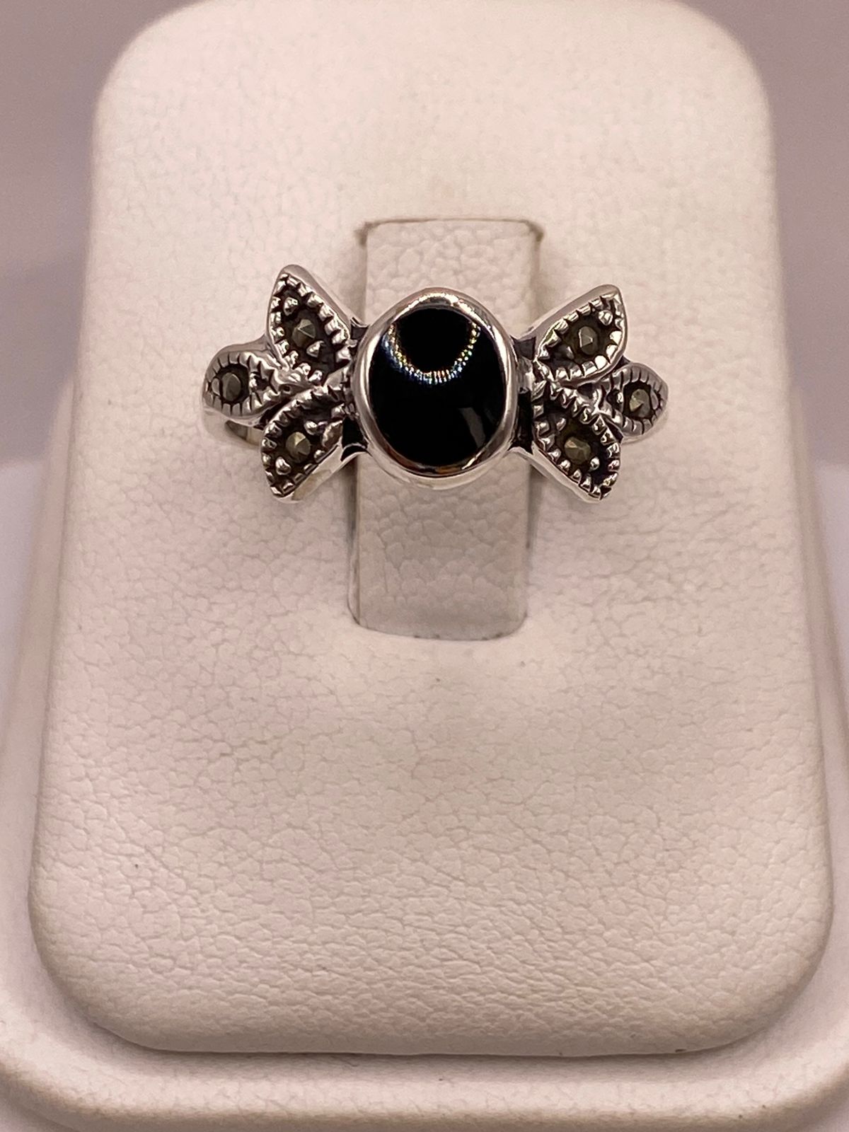 Anillo Vintage con Piedra Negra y Marquesitas en Plata Ley 925