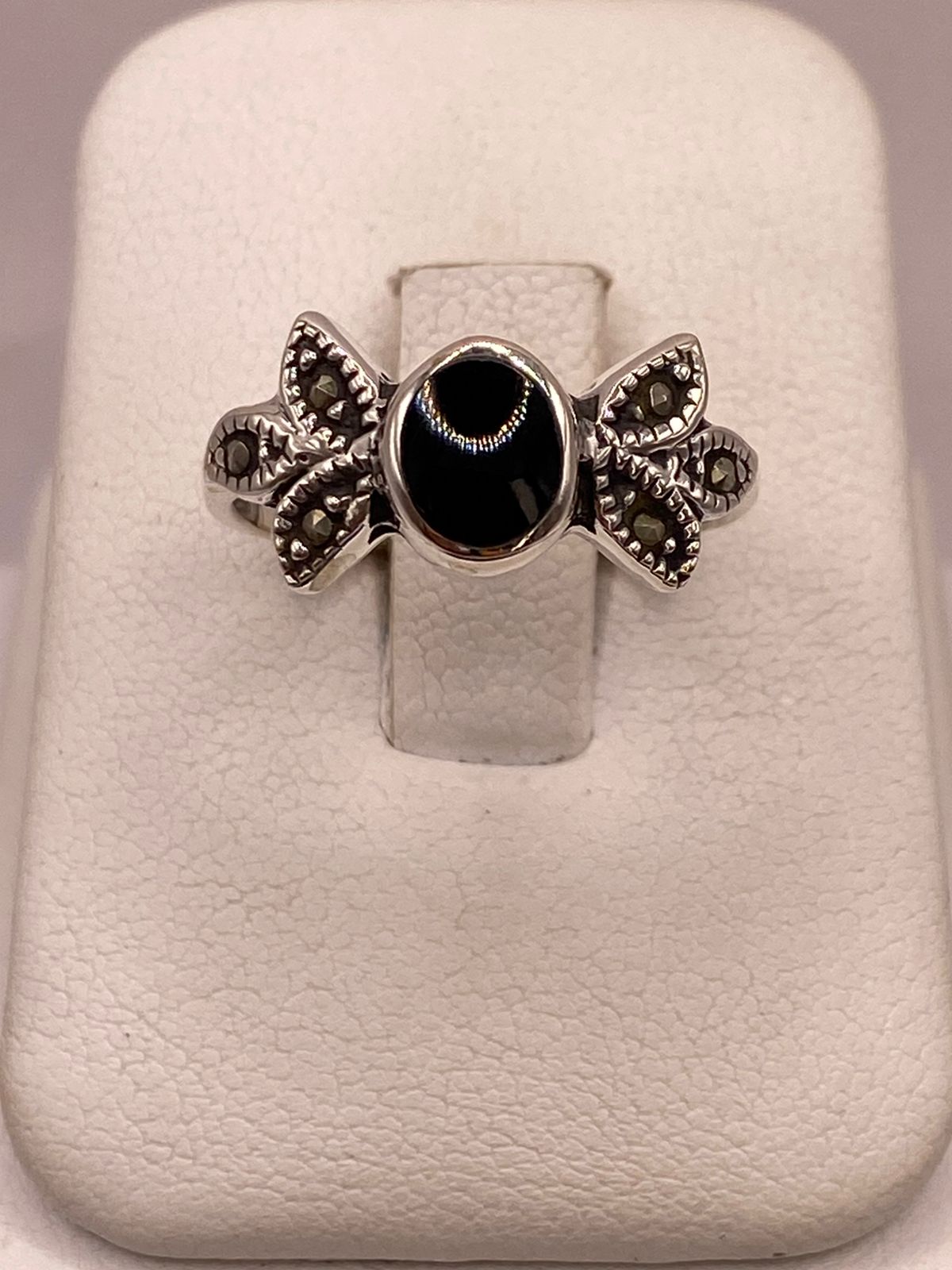 Anillo Vintage con Piedra Negra y Marquesitas en Plata Ley 925