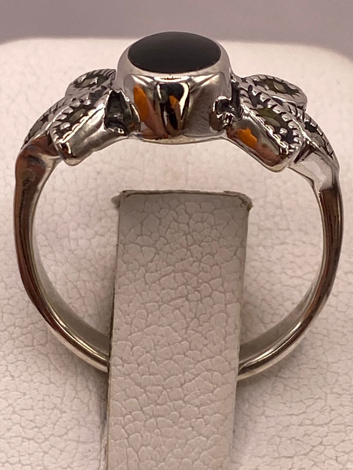 Anillo Vintage con Piedra Negra y Marquesitas en Plata Ley 925