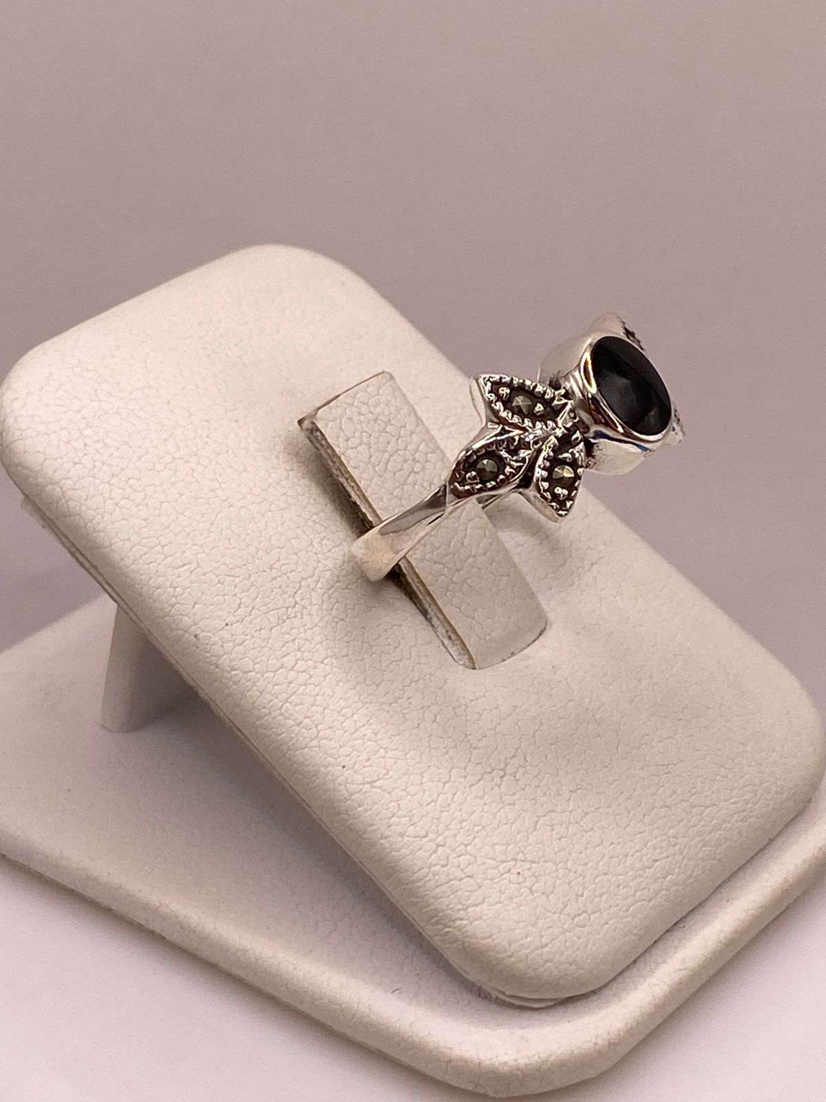 Anillo Vintage con Piedra Negra y Marquesitas en Plata Ley 925