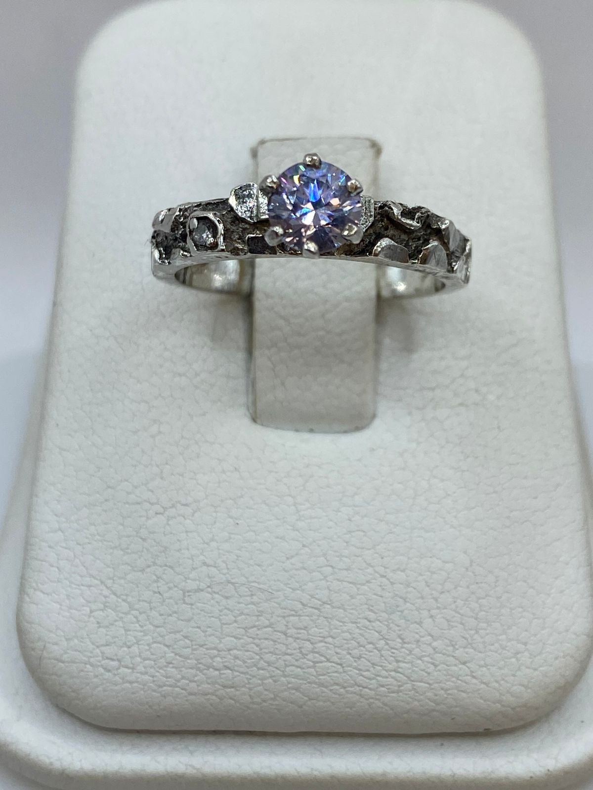 Anillo Vintage con Zirconia Tono Lila en Plata 925