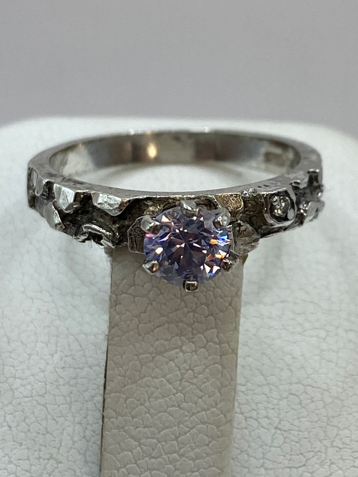 Anillo Vintage con Zirconia Tono Lila en Plata 925