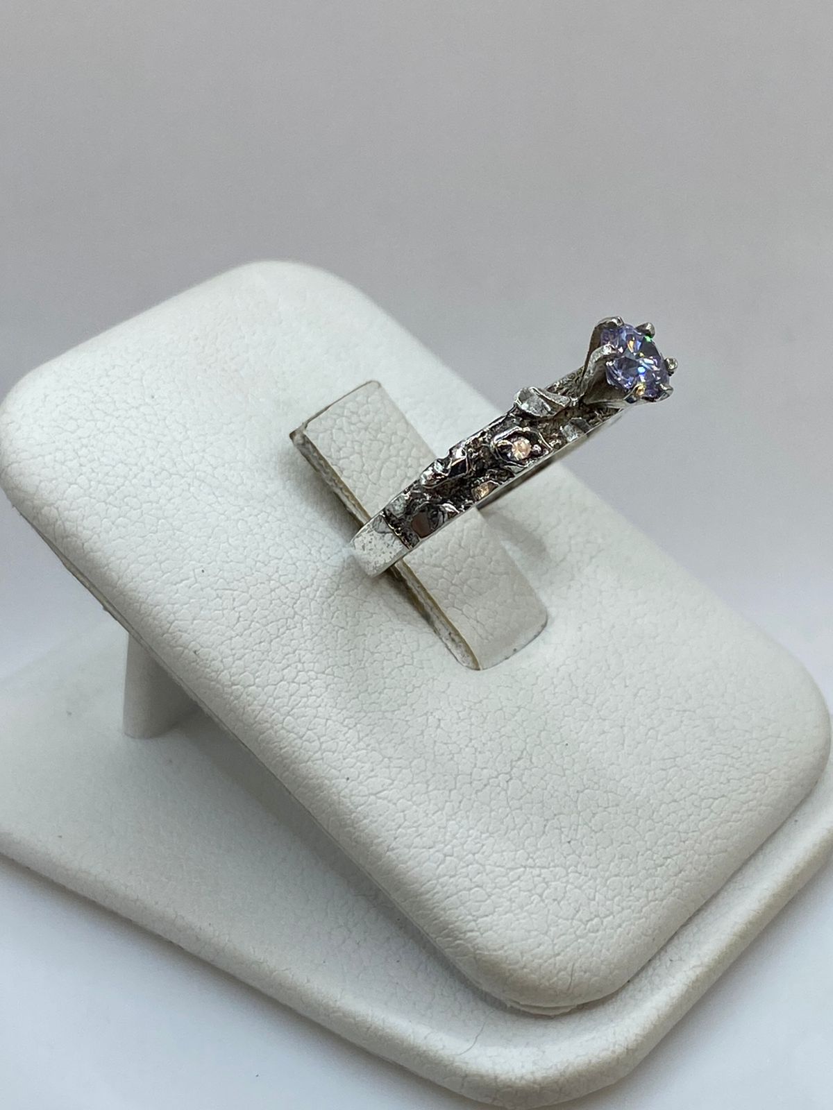 Anillo Vintage con Zirconia Tono Lila en Plata 925