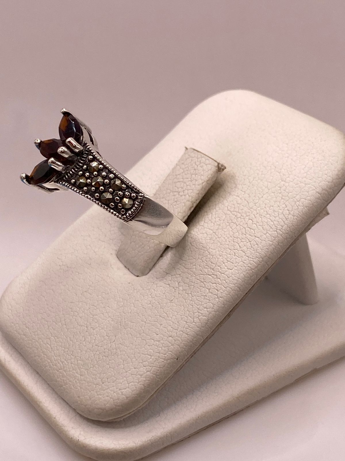 Anillo Vintage con Zirconias Café y Marquesitas en Plata Ley 925