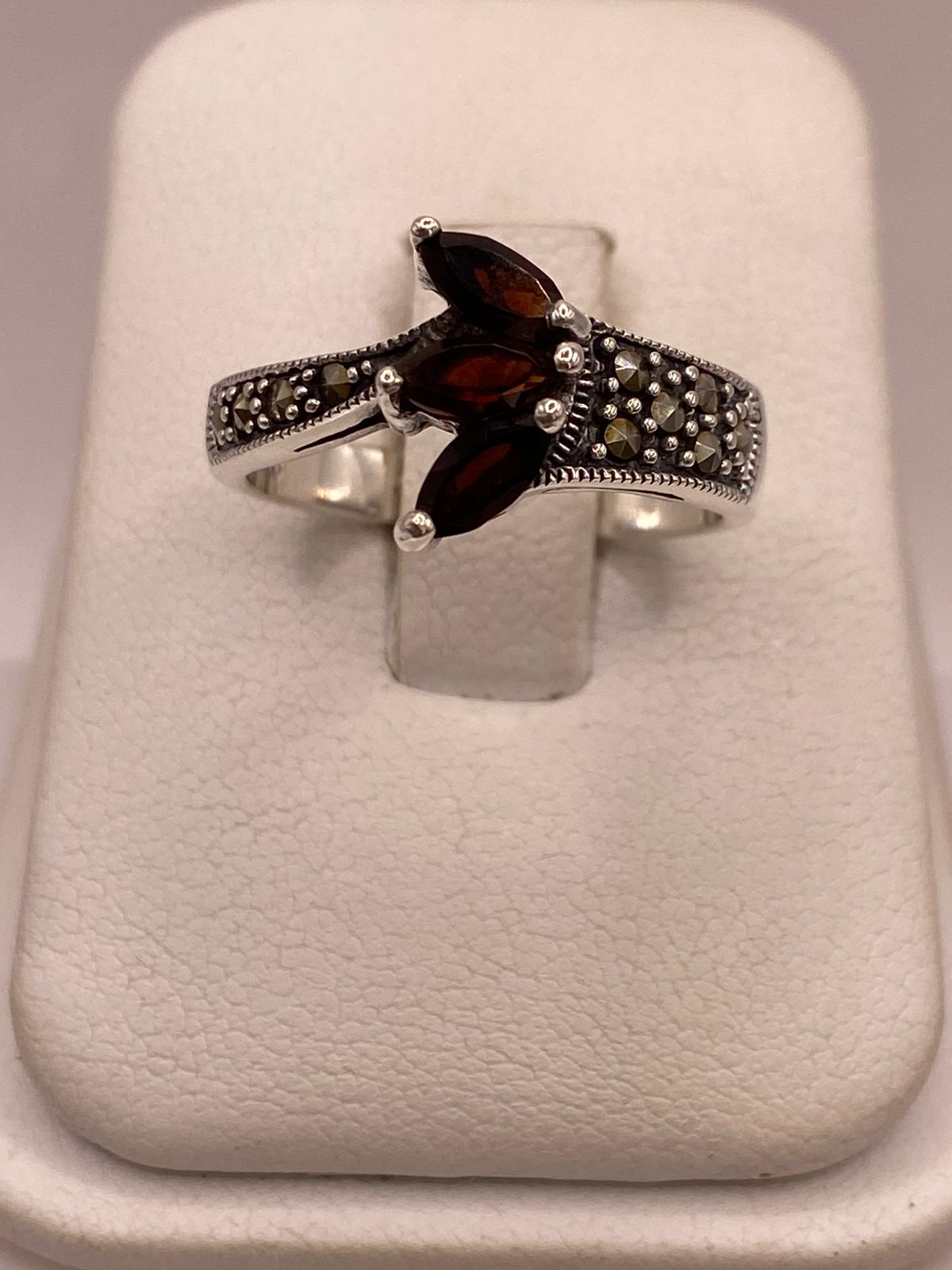 Anillo Vintage con Zirconias Café y Marquesitas en Plata Ley 925