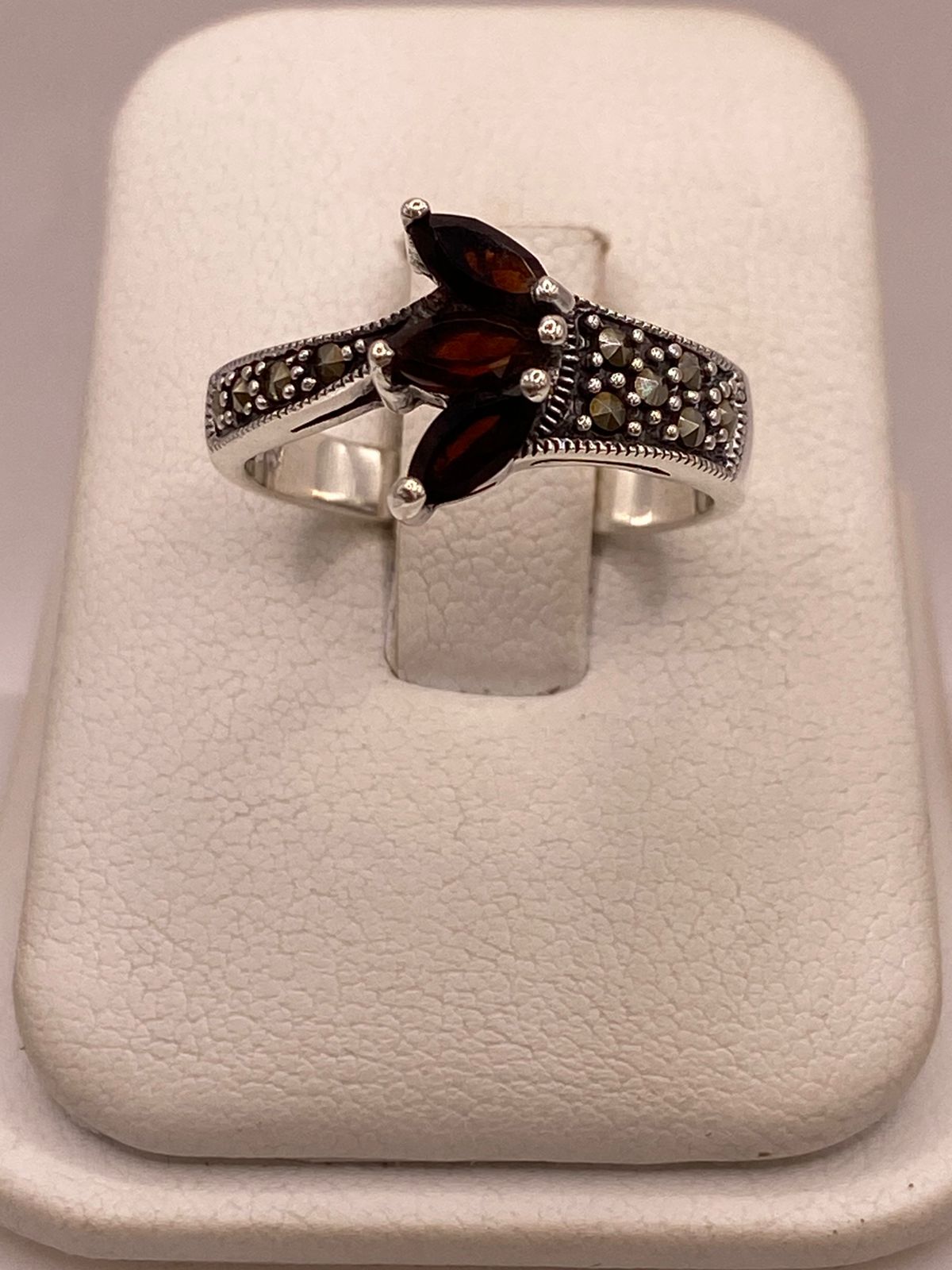 Anillo Vintage con Zirconias Café y Marquesitas en Plata Ley 925