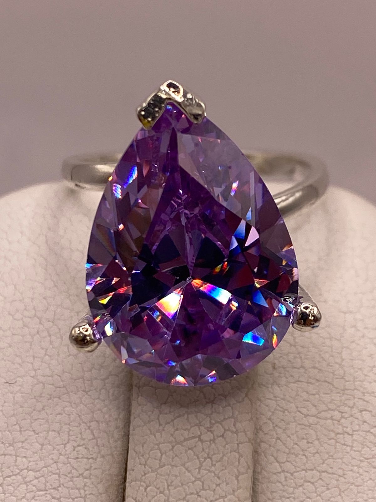 Anillo de Zirconia Púrpura Gigante Plata Ley 925
