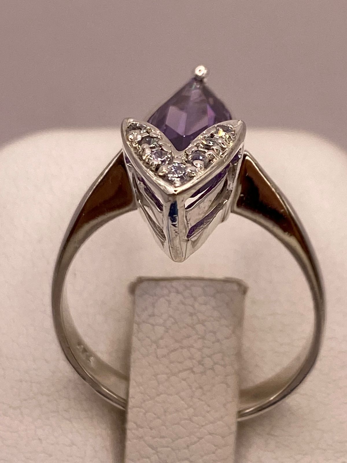Anillo de Zirconia Púrpura Marquesa Plata Ley 925