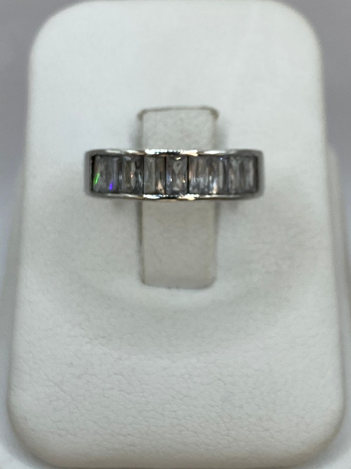 Anillo con Zirconias en Plata 925