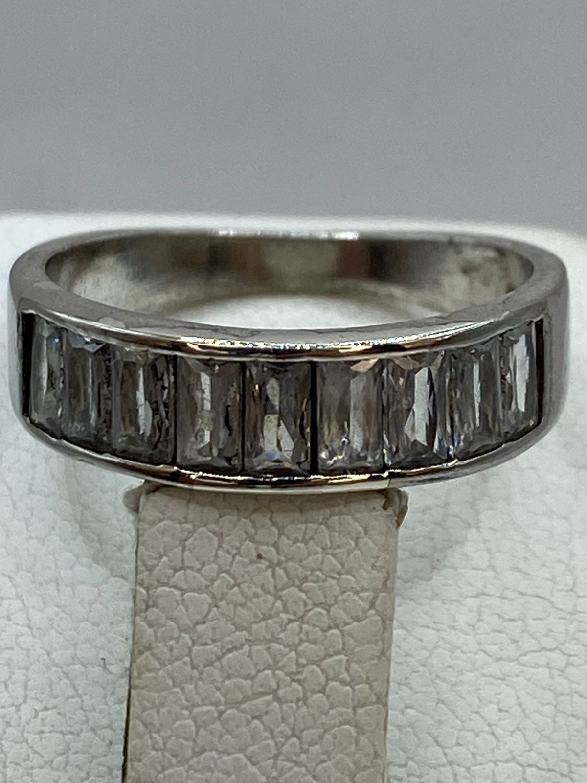 Anillo con Zirconias en Plata 925