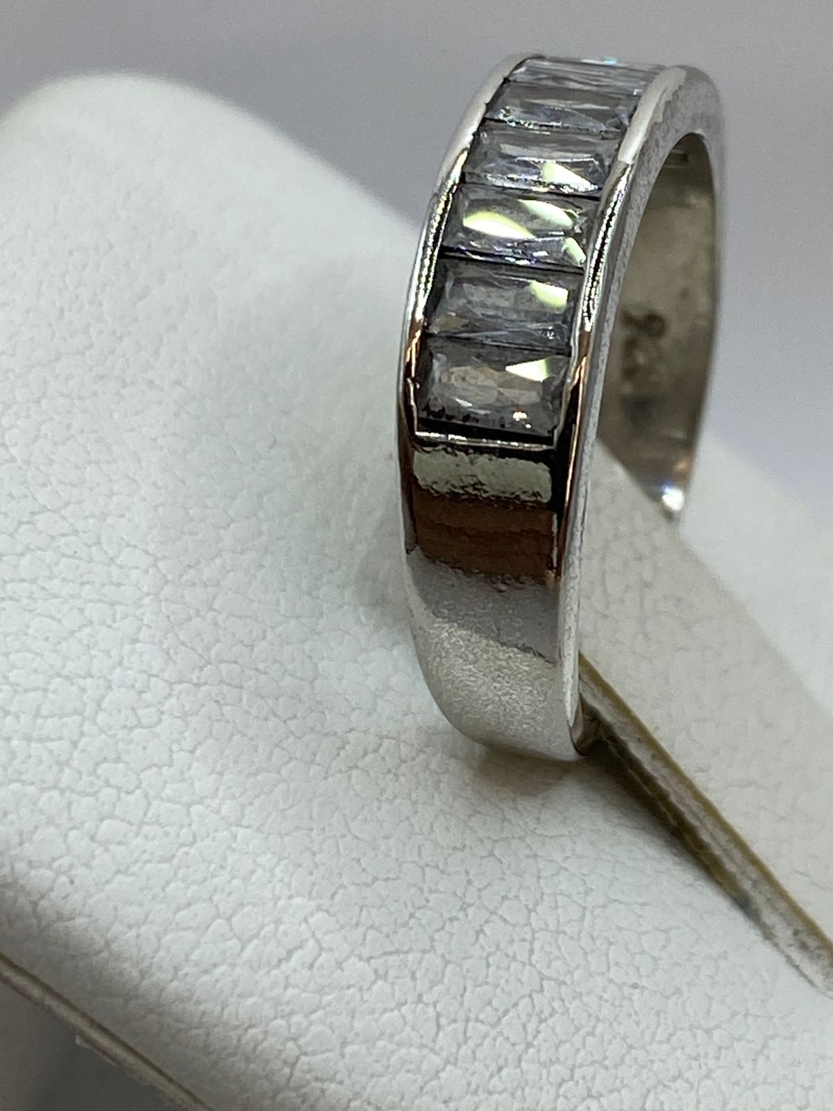 Anillo con Zirconias en Plata 925