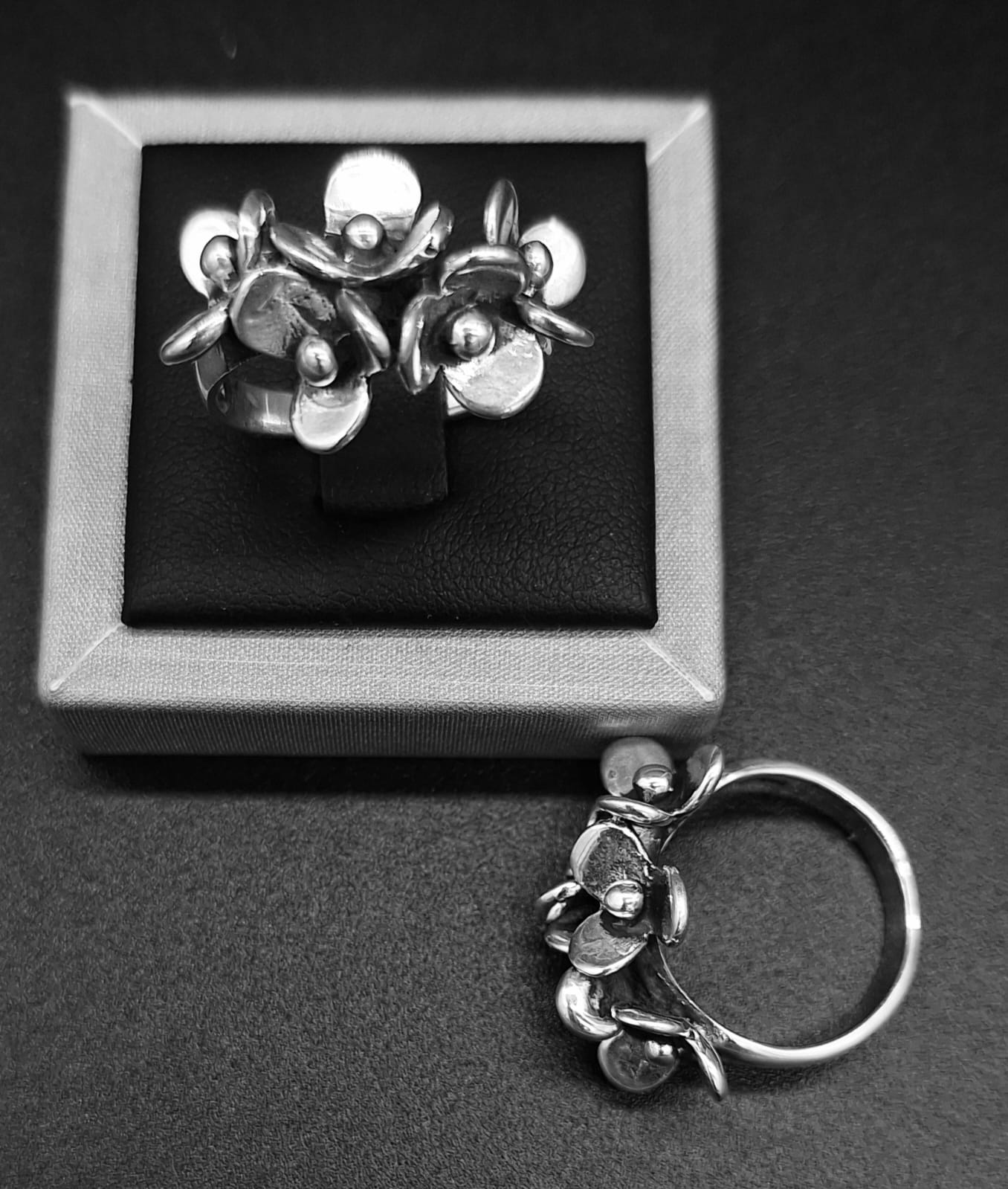 ANILLO FLORES EN  PLATA LEY 925
