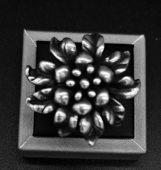 ANILLO FLOR EN PLATA LEY 925