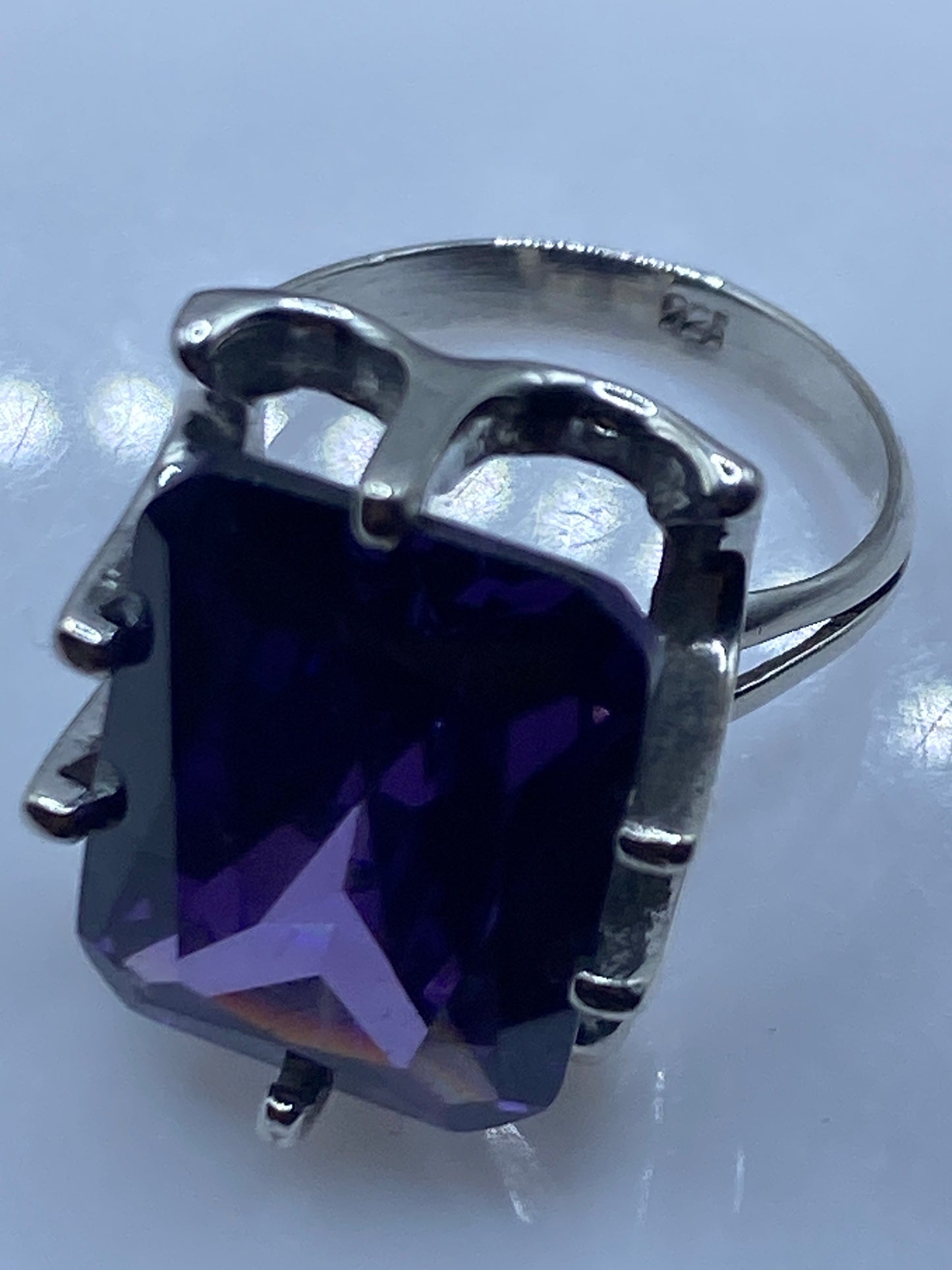 Anillo Plata Solitario Circonia Morada — Engaste Envolvente — foto 5