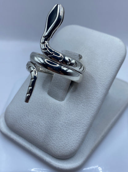 Anillo ajustable serpentina en plata .925 con piedra ónix negro