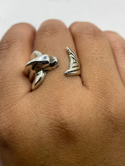 Anillo de plata .925 en báscula mostrando 10 gramos de peso, sello 925 MEXICO visible