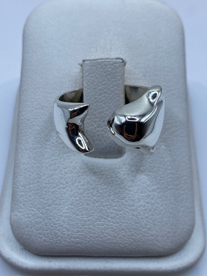 Anillo de plata ajustable minimalista con pulido espejo en caja de presentación