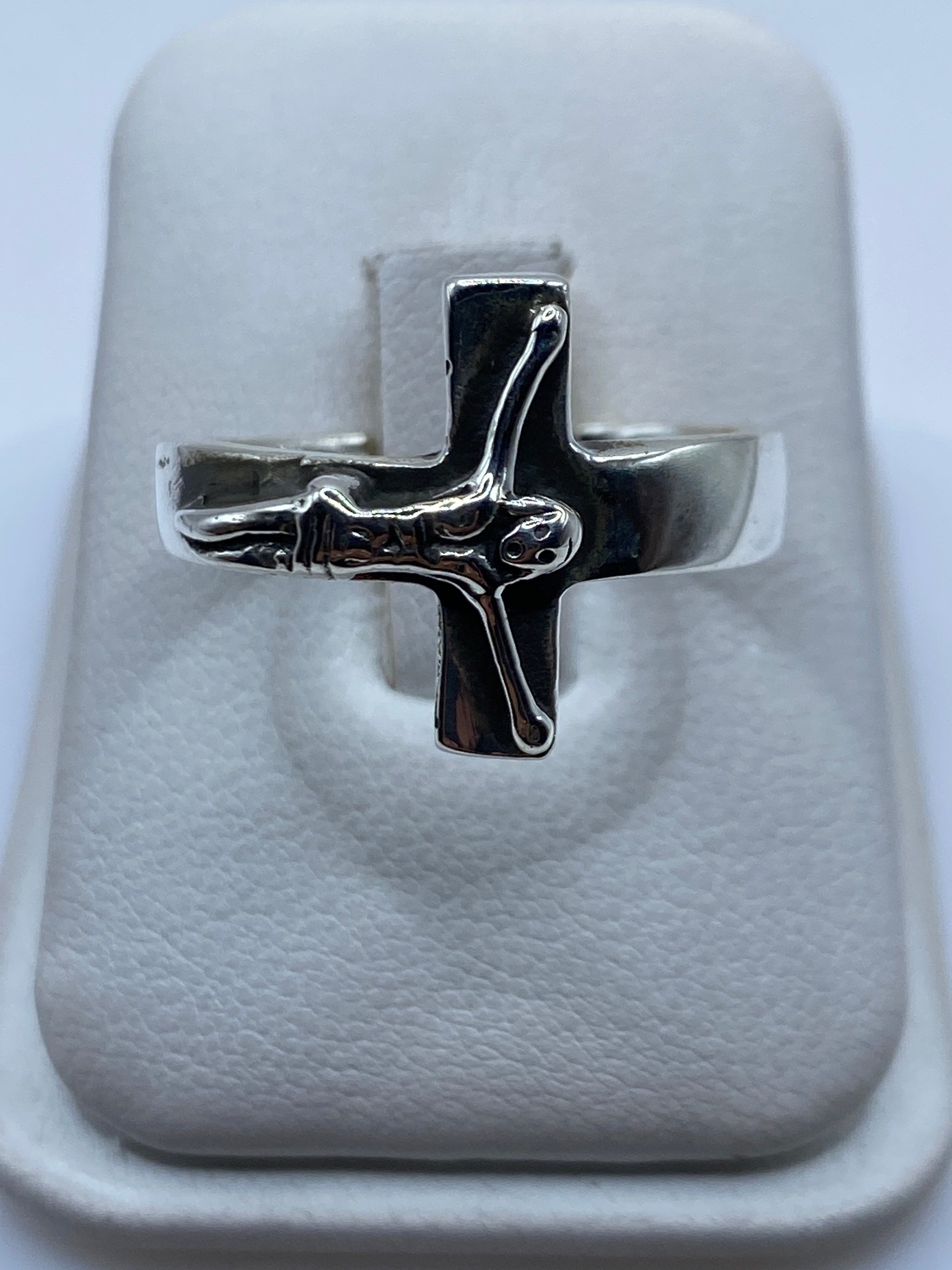 Anillo cruz religiosa de plata .925 con crucifijo fundido en la base del anillo