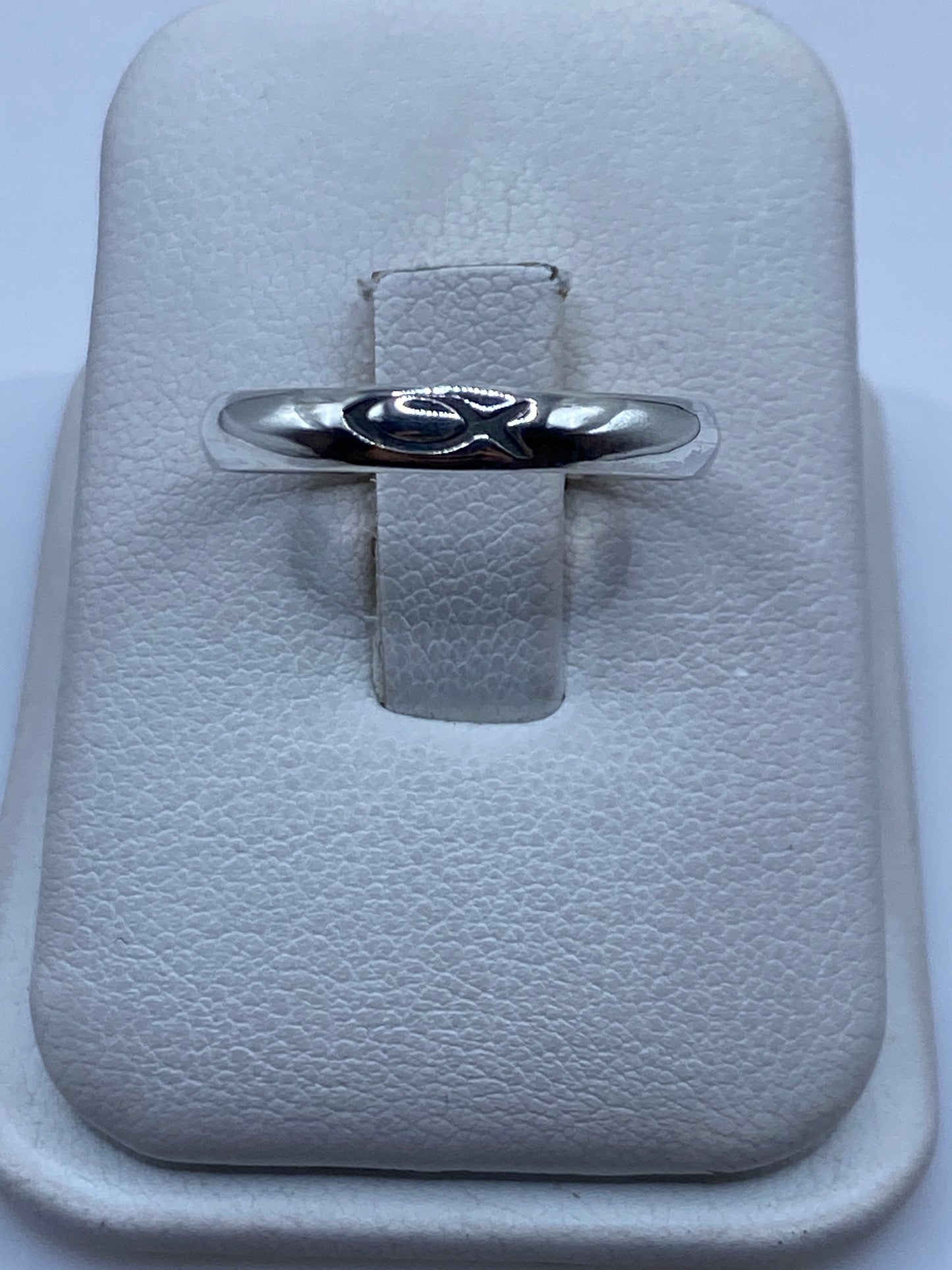 Anillo de plata .925 con sello minimalista en estuche blanco