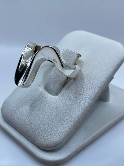 Anillo de Plata Fluido Orgánico — Elegancia Minimalista — foto 2