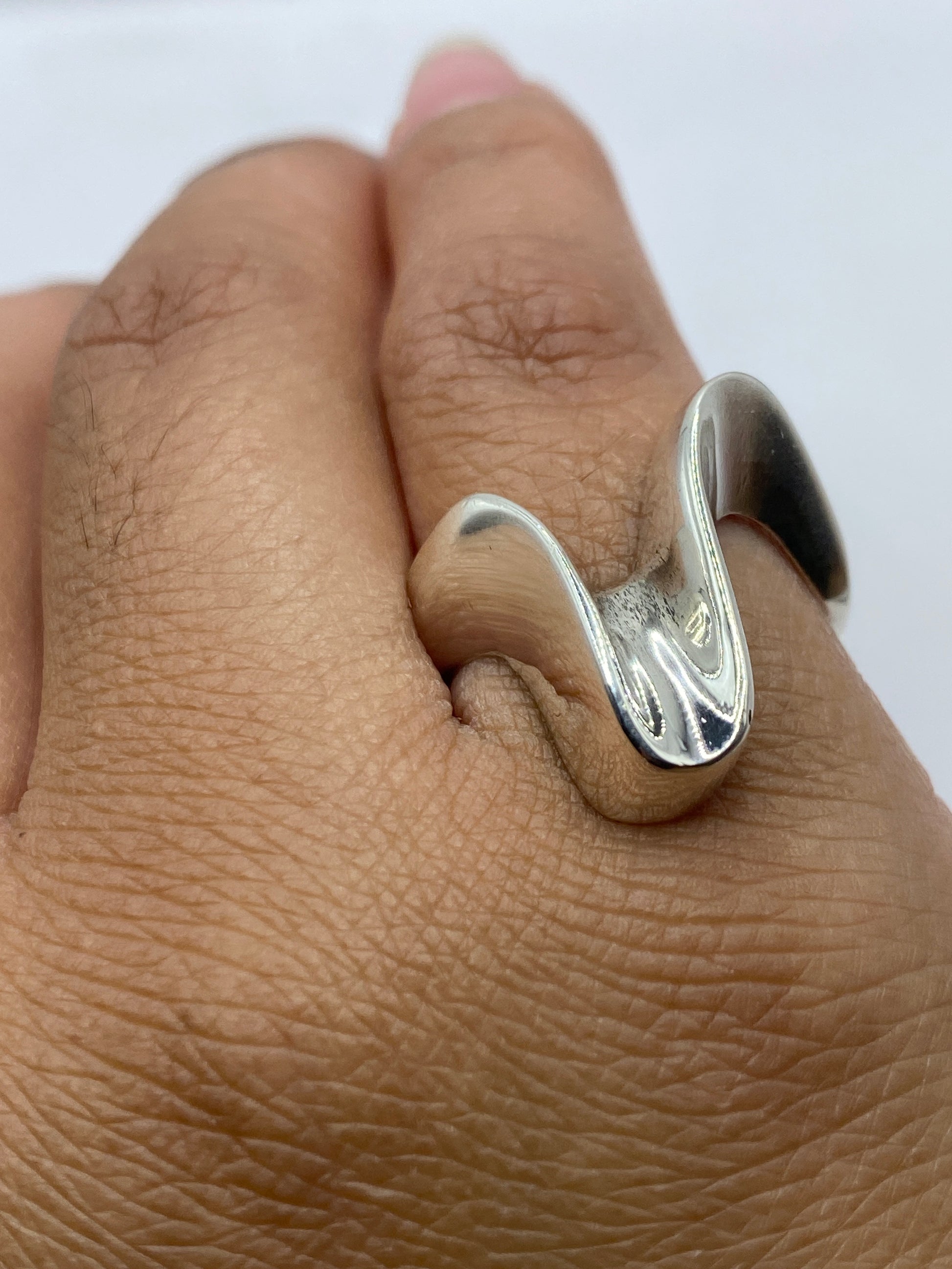 Anillo de Plata Fluido Orgánico — Elegancia Minimalista — foto 4