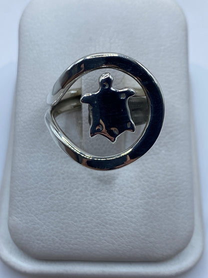 Anillo sello de plata .925 con frente geométrico grabado a mano