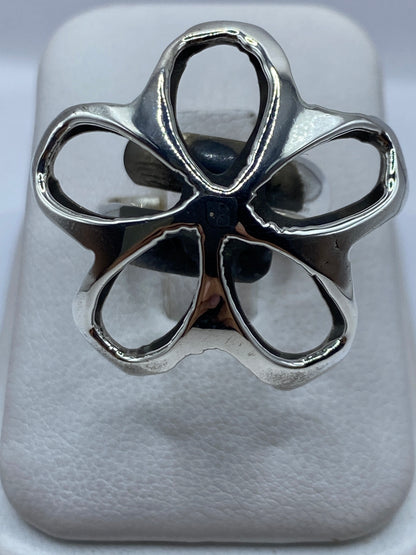 Anillo floral de plata .925 ajustable con cinco pétalos escultóricos, vista superior