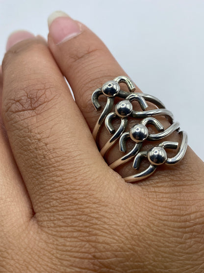 Anillo completo sobre fondo blanco mostrando el Quinto .925