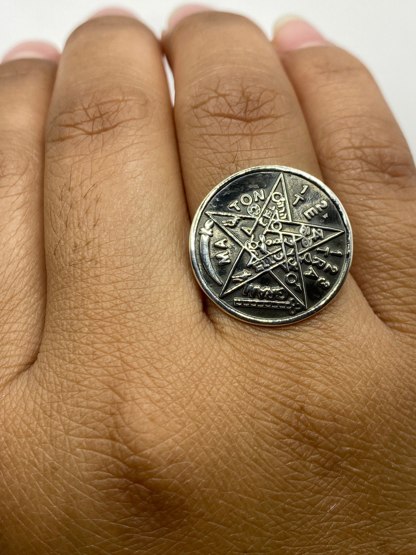 Anillo ajustable de estrella en plata pulida vista lateral