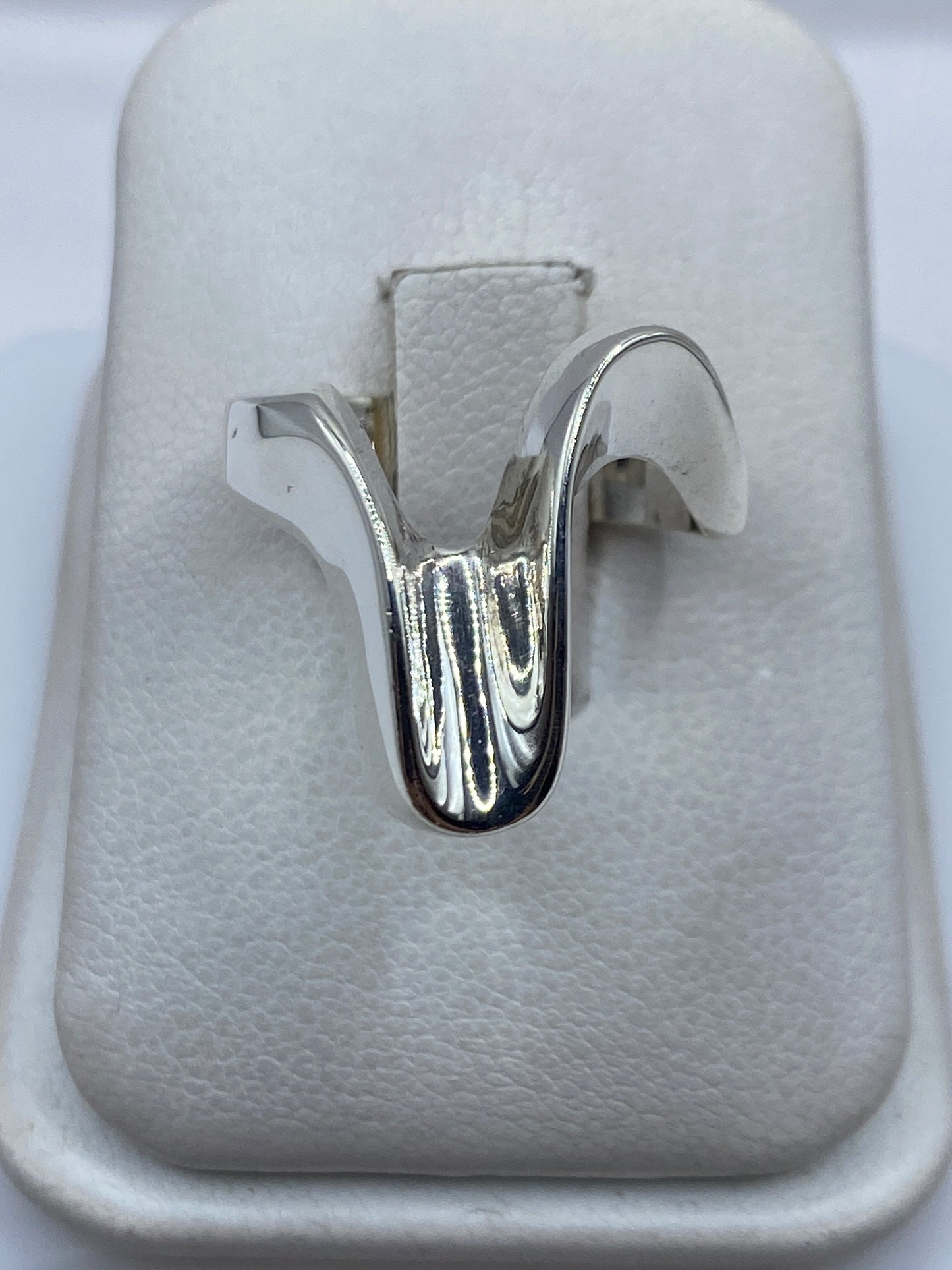 Anillo de plata cartoneado en talla 7, diseño minimalista geométrico