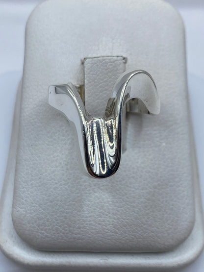 Anillo de plata cartoneado en talla 7, diseño minimalista geométrico