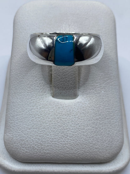 Anillo de plata .925 con turquesa azul cielo engastada, visto desde arriba en estuche blanco