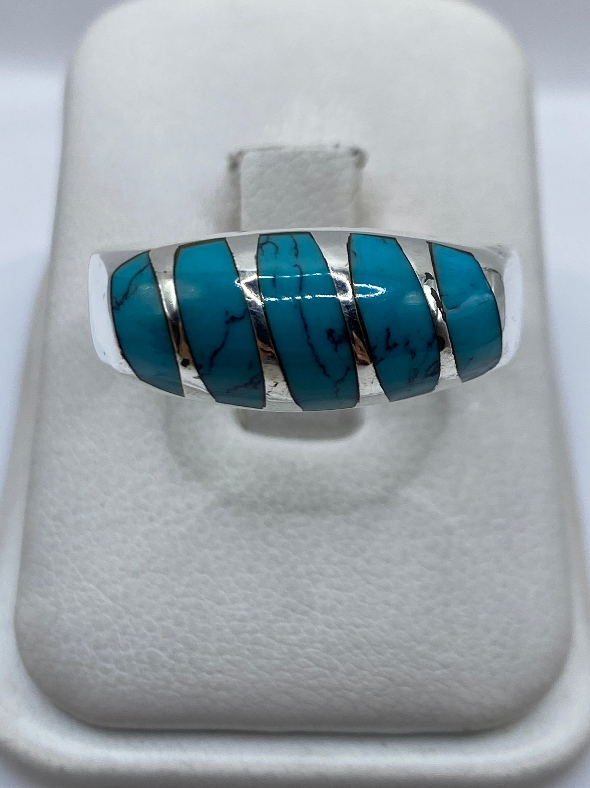 Anillo de plata .925 con turquesa azul cielo engastada en bandas alternas