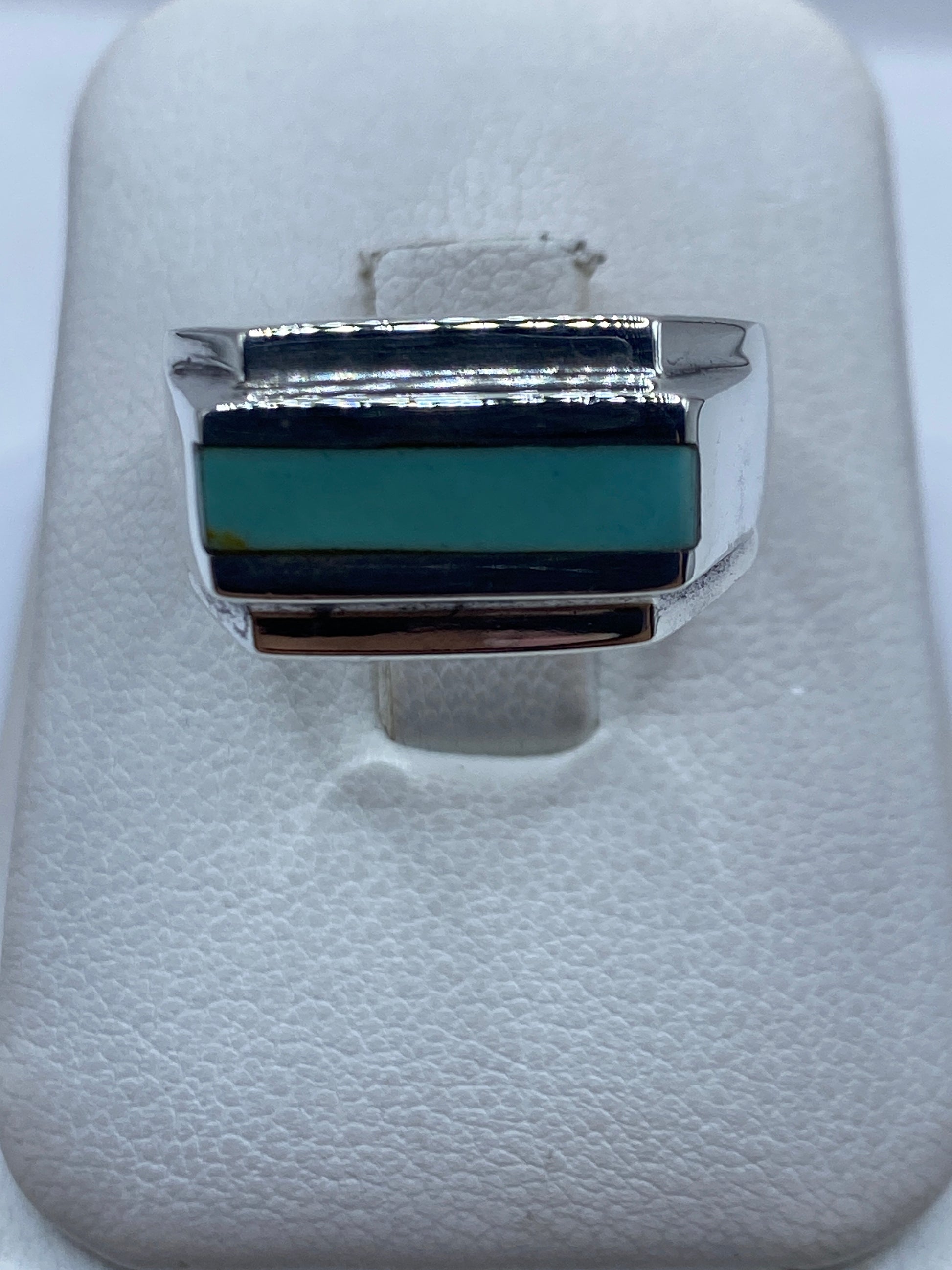 Anillo de plata .925 con turquesa azul cielo, vista superior mostrando el engaste