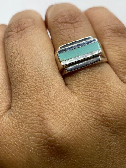 Anillo sobre fondo blanco con el Quinto .925 visible en la banda
