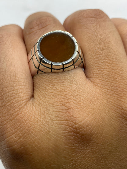 Anillo robusto de plata con Quinto .925 mostrando el sello de autenticidad