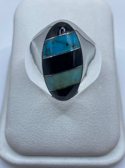 Anillo de plata .925 con turquesa azul cielo engastada en incrustación de Taxco