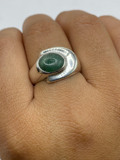 Anillo en balanza mostrando peso de 9.5 gramos, Quinto .925 visible en el interior